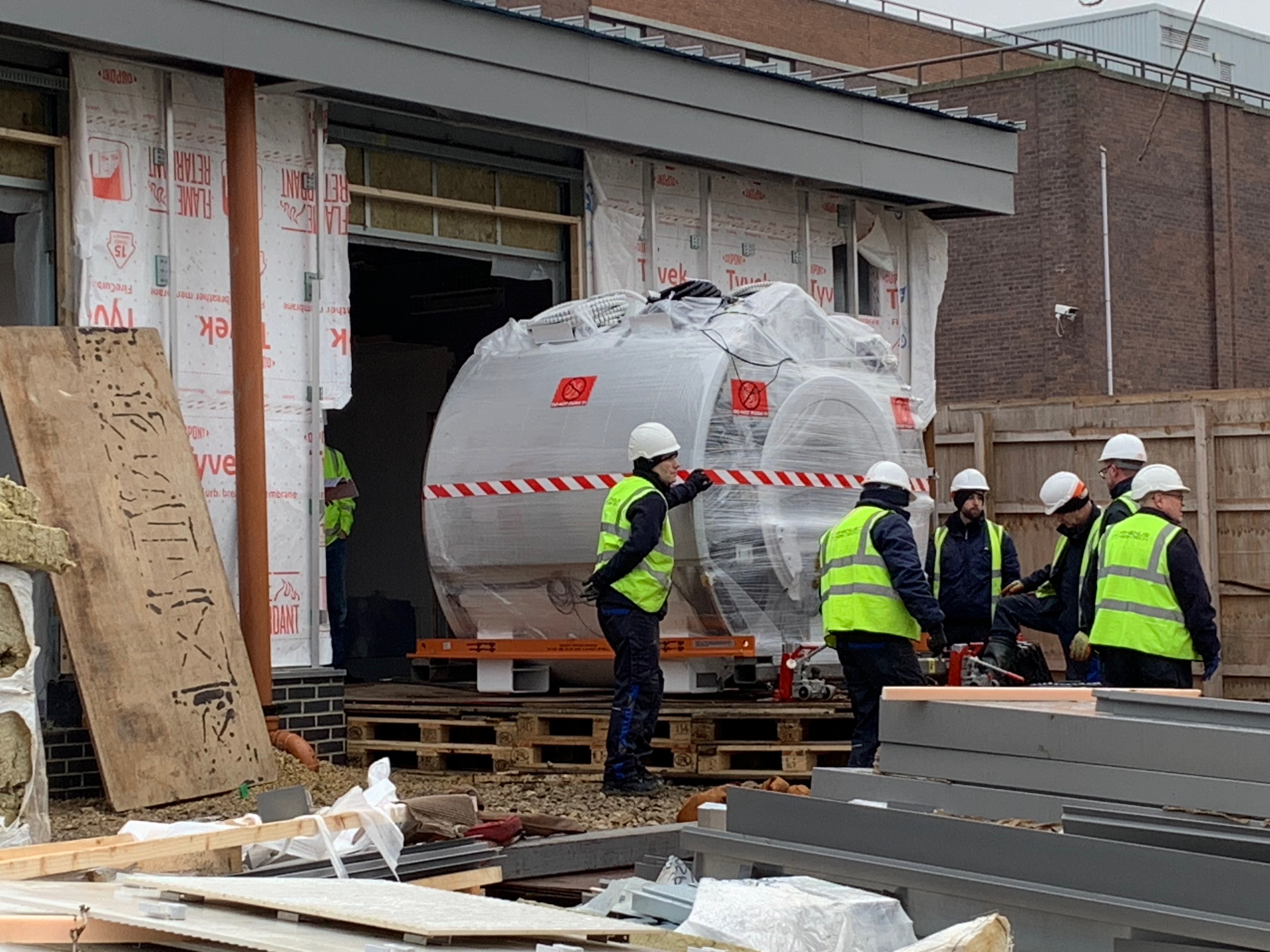 MRI scanner parts arriving on site at the IDC at South Tyneside District Hospital (4).png